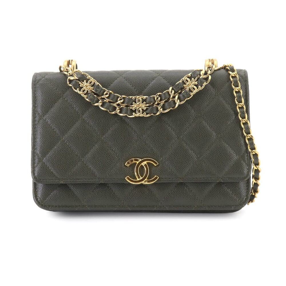 CHANEL Authentic Green Leather Wallet